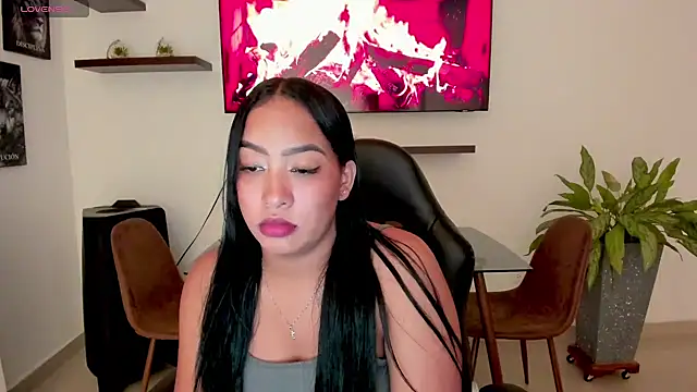 brunetenikole02 online show from 15, 9, 2025