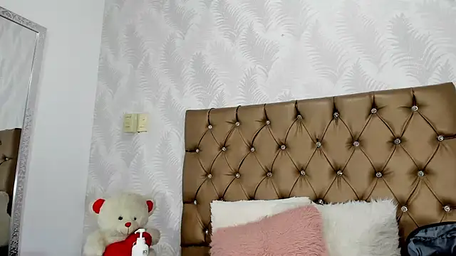 luna evaa online show from 10, 9, 2025