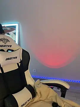 julia fly online show from 7, 3, 2026