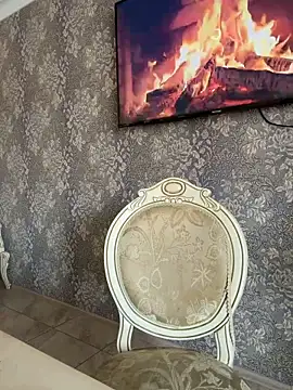 julia fly online show from 28, 4, 2026