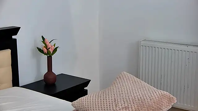 Sierra Halle online show from 10, 3, 2025