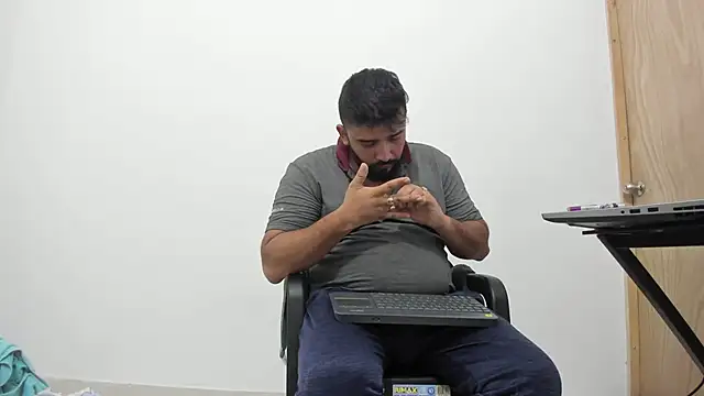 Snapshot of isearchcompany chatting on 1, 11, 2025 isearchcompany online show from 1, 11, 2025