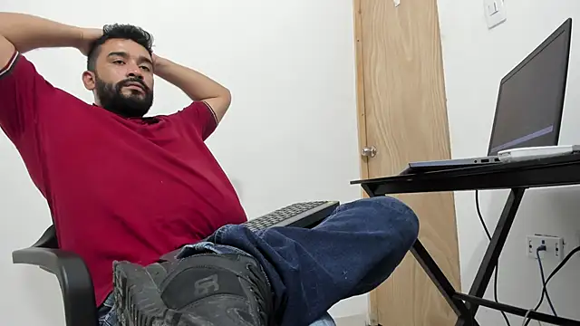 Snapshot of isearchcompany chatting on 6, 11, 2025 isearchcompany online show from 6, 11, 2025