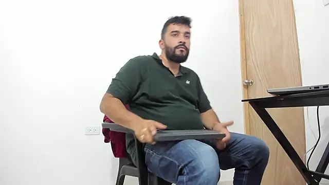 Snapshot of isearchcompany chatting on 6, 11, 2025 isearchcompany online show from 6, 11, 2025