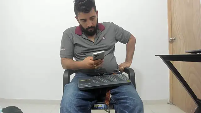 Snapshot of isearchcompany chatting on 19, 11, 2025 isearchcompany online show from 19, 11, 2025