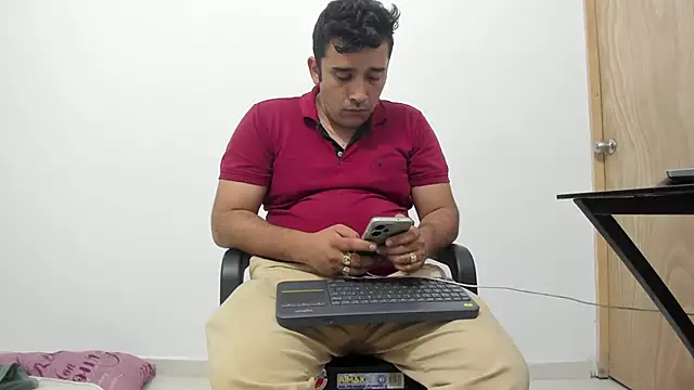 Snapshot of isearchcompany chatting on 27, 11, 2025 isearchcompany online show from 27, 11, 2025