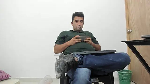 Snapshot of isearchcompany chatting on 29, 11, 2025 isearchcompany online show from 29, 11, 2025