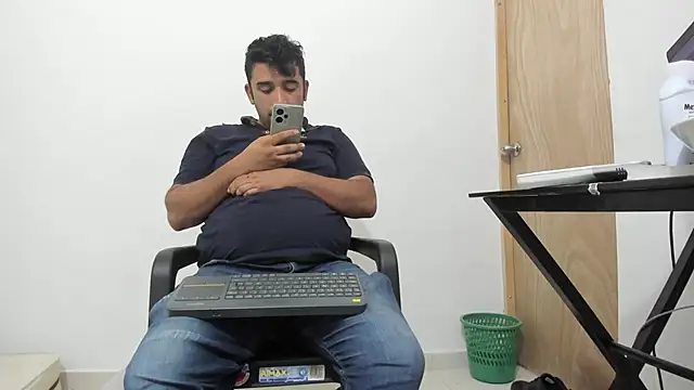 Snapshot of isearchcompany chatting on 30, 11, 2025 isearchcompany online show from 30, 11, 2025