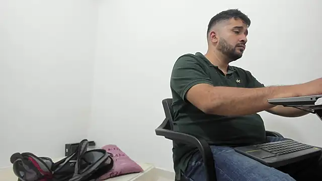 Snapshot of isearchcompany chatting on 15, 12, 2025 isearchcompany online show from 15, 12, 2025