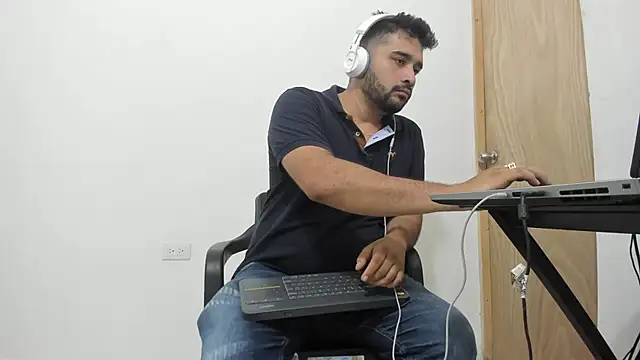 Snapshot of isearchcompany chatting on 20, 12, 2025 isearchcompany online show from 20, 12, 2025