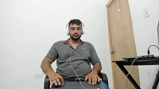 Snapshot of isearchcompany chatting on 21, 12, 2025 isearchcompany online show from 21, 12, 2025