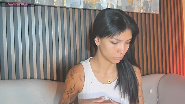 LauraAristizabal online show from 5, 10, 2025