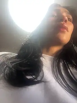 LauraAristizabal online show from 4, 6, 2026