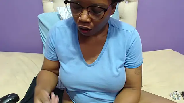 PeachAss4UU online show from 15, 2, 2025