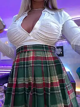 Snapshot of KirstieVegas chatting on 9, 1, 2025 KirstieVegas online show from 9, 1, 2025