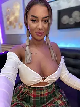 Snapshot of KirstieVegas chatting on 3, 3, 2025 KirstieVegas online show from 3, 3, 2025