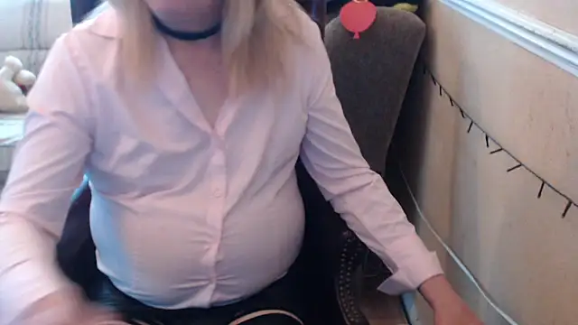 Snapshot of cuminmyknickers chatting on 11, 4, 2026 cuminmyknickers online show from 11, 4, 2026