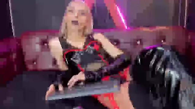 Victoria Badgal  online show from 18, 12, 2024