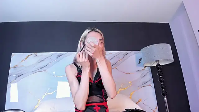 Victoria Badgal  online show from 25, 2, 2025