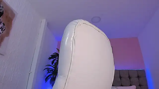 Snapshot of Stefhanyblow chatting on 8, 2, 2025 Stefhanyblow online show from 8, 2, 2025