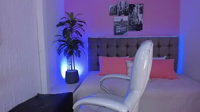 Snapshot of Stefhanyblow chatting on 19, 2, 2025 Stefhanyblow online show from 19, 2, 2025