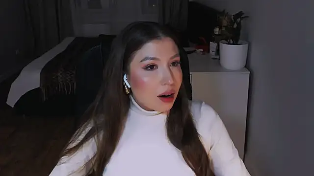 Eva Chris online show from 10, 10, 2025