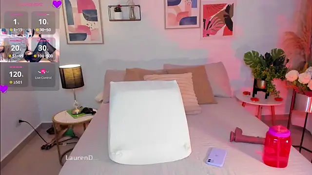 Misslaurenn online show from 19, 2, 2025