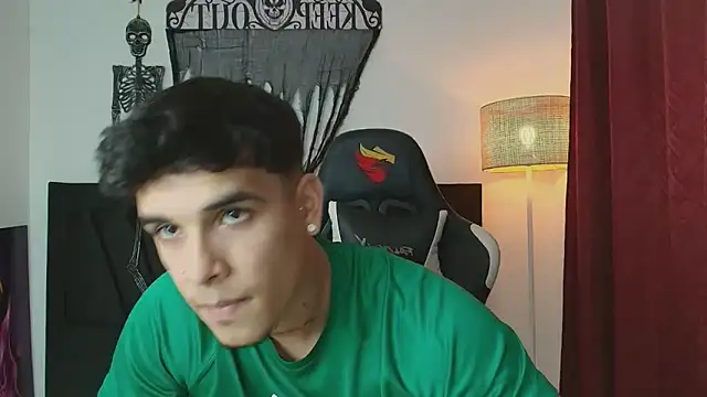 Snapshot of Evan_stoner chatting on 29, 10, 2025 Evan stoner online show from 29, 10, 2025