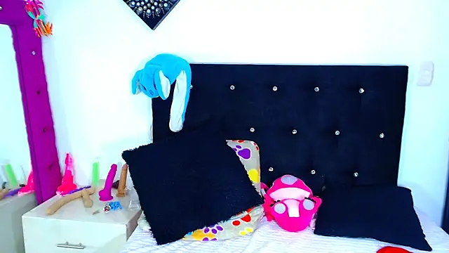 Jenng18 online show from 5, 4, 2026