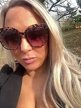 Bustyblondebabe32 online show from 21, 3, 2025