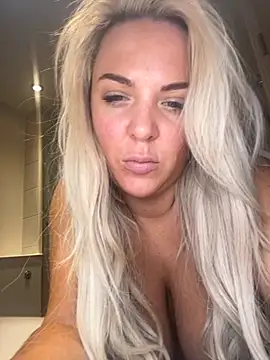 Bustyblondebabe32 online show from 4, 10, 2025