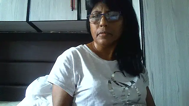 Snapshot of MsAttitude chatting on 6, 1, 2025 MsAttitude online show from 6, 1, 2025