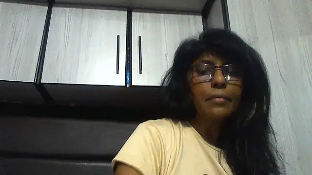 Snapshot of MsAttitude chatting on 1, 2, 2025 MsAttitude online show from 1, 2, 2025