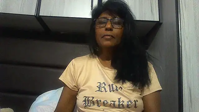 Snapshot of MsAttitude chatting on 3, 2, 2025 MsAttitude online show from 3, 2, 2025