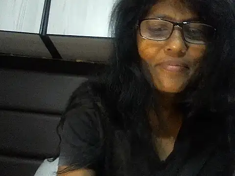 Snapshot of MsAttitude chatting on 4, 10, 2025 MsAttitude online show from 4, 10, 2025