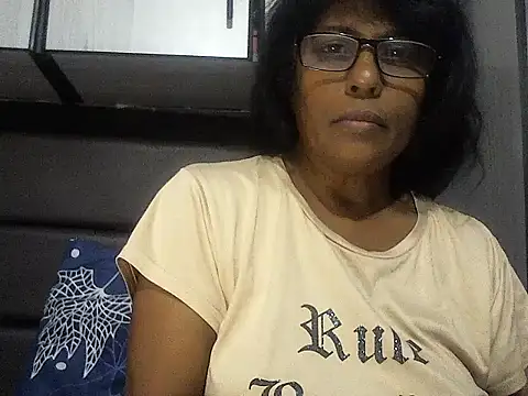 Snapshot of MsAttitude chatting on 2, 11, 2025 MsAttitude online show from 2, 11, 2025