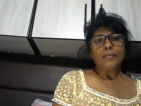 Snapshot of MsAttitude chatting on 6, 11, 2025 MsAttitude online show from 6, 11, 2025