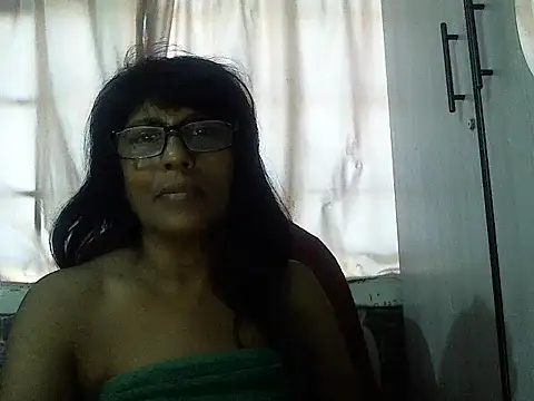 Snapshot of MsAttitude chatting on 21, 11, 2025 MsAttitude online show from 21, 11, 2025