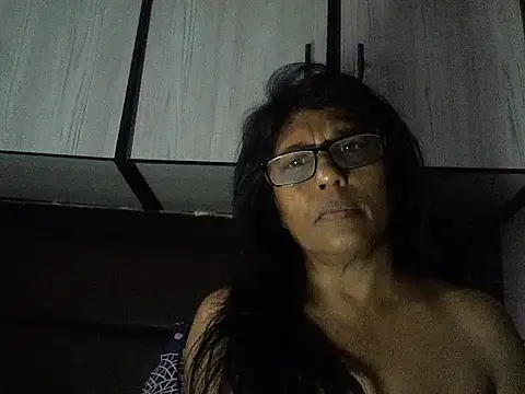 Snapshot of MsAttitude chatting on 27, 11, 2025 MsAttitude online show from 27, 11, 2025