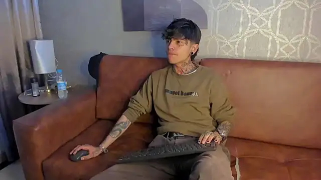 Snapshot of AcidMilo chatting on 10, 12, 2024 AcidMilo online show from 10, 12, 2024