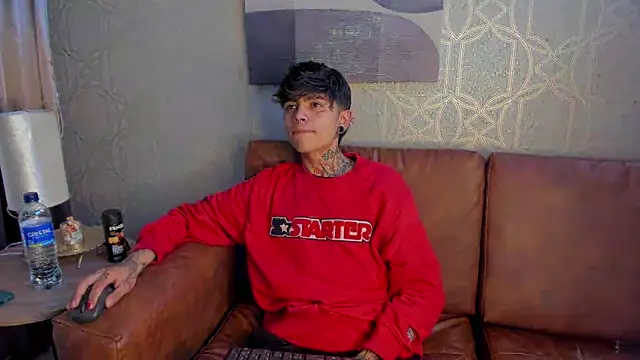 Snapshot of AcidMilo chatting on 11, 12, 2024 AcidMilo online show from 11, 12, 2024