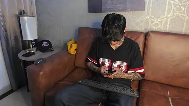 Snapshot of AcidMilo chatting on 14, 12, 2024 AcidMilo online show from 14, 12, 2024