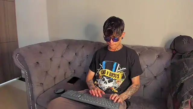 Snapshot of AcidMilo chatting on 15, 12, 2024 AcidMilo online show from 15, 12, 2024