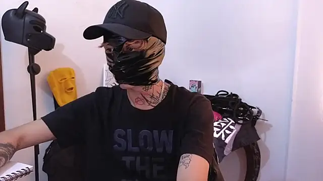 Snapshot of AcidMilo chatting on 7, 2, 2025 AcidMilo online show from 7, 2, 2025