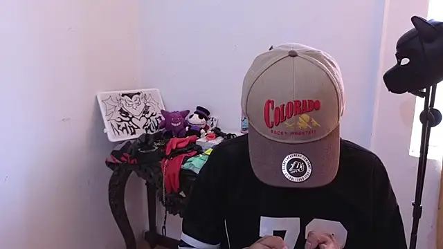 Snapshot of AcidMilo chatting on 8, 2, 2025 AcidMilo online show from 8, 2, 2025