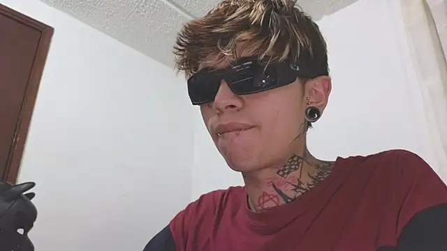 Snapshot of AcidMilo chatting on 22, 2, 2025 AcidMilo online show from 22, 2, 2025