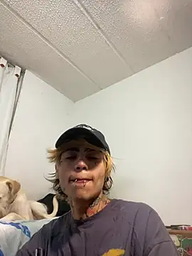 Snapshot of AcidMilo chatting on 2, 10, 2025 AcidMilo online show from 2, 10, 2025