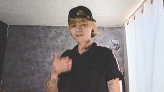 Snapshot of AcidMilo chatting on 10, 10, 2025 AcidMilo online show from 10, 10, 2025