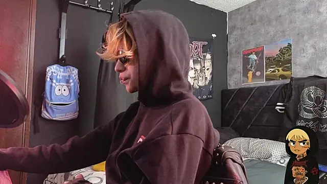 Snapshot of AcidMilo chatting on 5, 11, 2025 AcidMilo online show from 5, 11, 2025