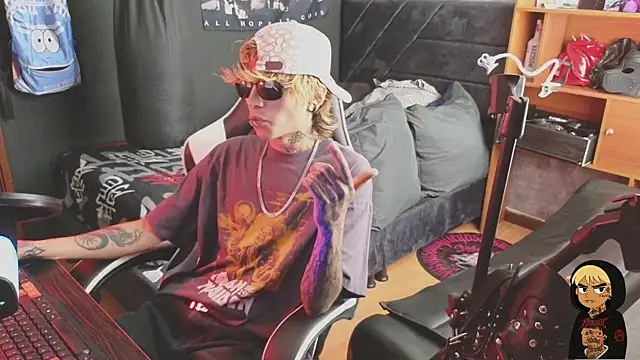 Snapshot of AcidMilo chatting on 29, 11, 2025 AcidMilo online show from 29, 11, 2025